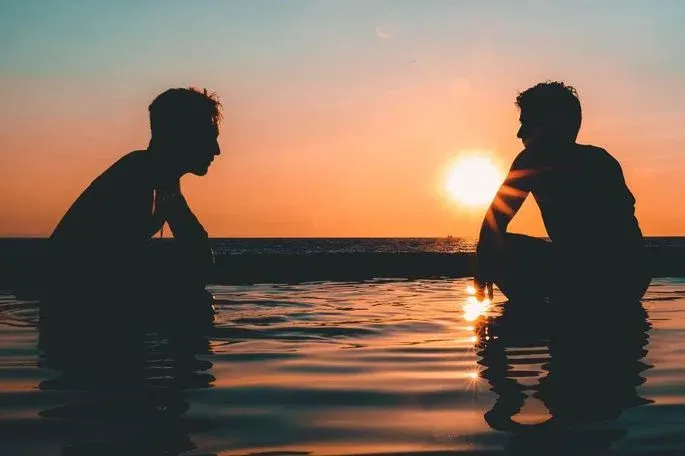 A satisfação de rever um amigo que é como irmão