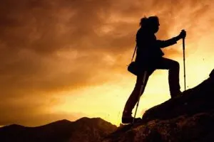 Caminhando com determinação: fé, força e a providência Divina